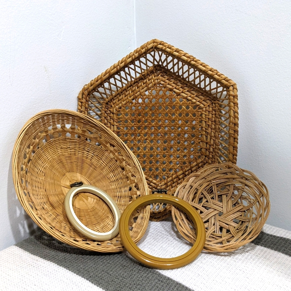 🎁5 for $20!🎁Vintage wicker home decor and small embroidery hoops- 5 Item Lot